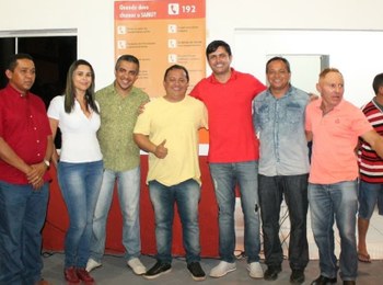 Vereadores participam de entrega ambulância do samu 01